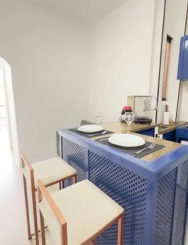 Apartamento Em Copacabana Na Quadra Da Praia!